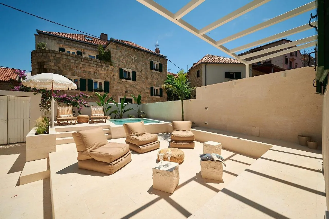 Ibella Luxury Rooms Split Bed & Breakfast